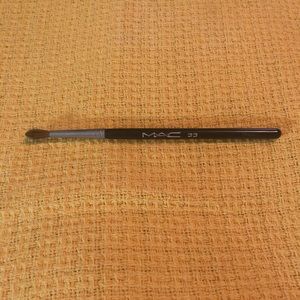 Mac cosmetic brush 33